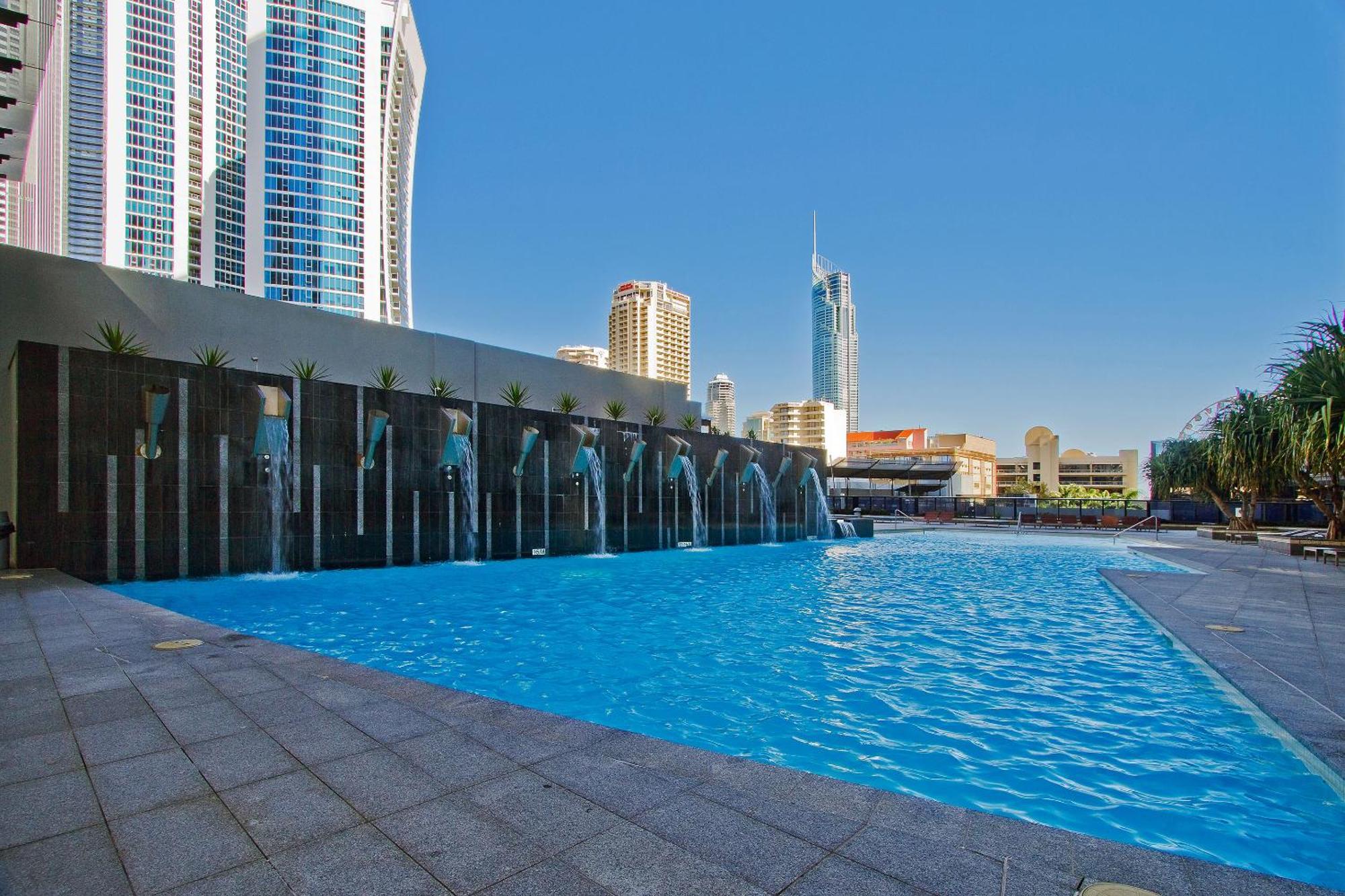 5 Bedroom Executive Sub Penthouse In The Heart Of Surfers With Full Ocean Views - Sleeps 12 - Circle On Cavill Amazing!! ゴールドコースト エクステリア 写真
