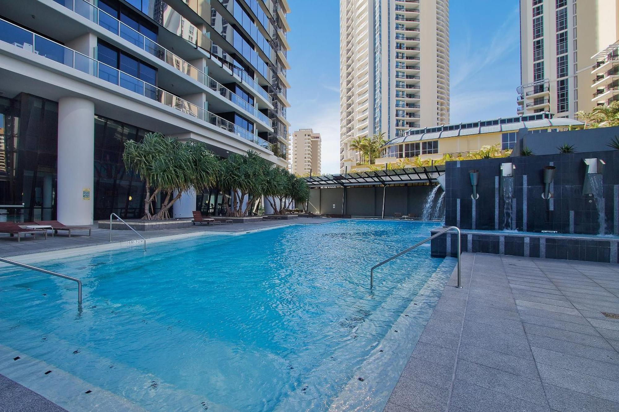 5 Bedroom Executive Sub Penthouse In The Heart Of Surfers With Full Ocean Views - Sleeps 12 - Circle On Cavill Amazing!! ゴールドコースト エクステリア 写真